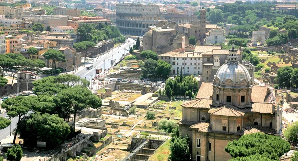 Вид на Колизей в Риме в Италии — стоковое фото