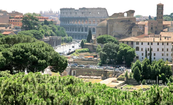 Blick auf das Kolosseum in Rom, Italien — Stockfoto