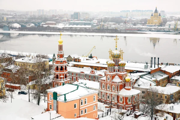 Igreja de Stroganov e Catedral Alexander Nevsky Nizhny Novgorod — Fotografia de Stock