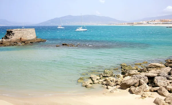 美しいビーチと海スペインのタリファの景色 — ストック写真