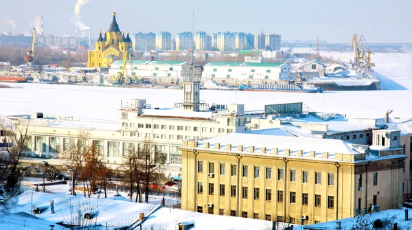 Februari uitzicht op poort strelka Nizjni novgorod in Rusland — Stockfoto