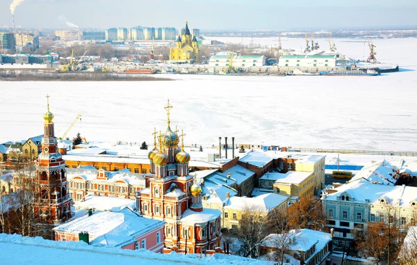 Nevski kathedraal en stroganov kerk Nizjni novgorod in Rusland — Stockfoto