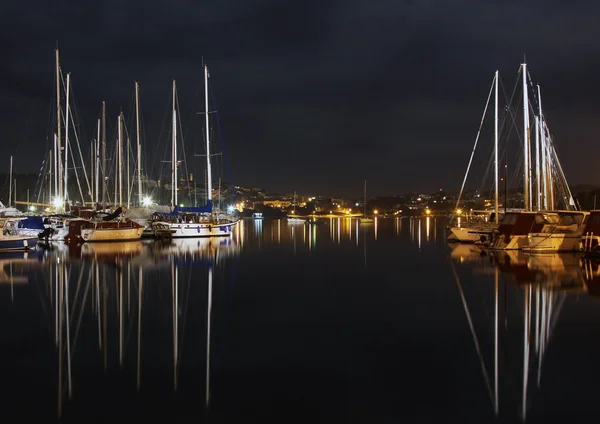 Ночь в гавани — стоковое фото