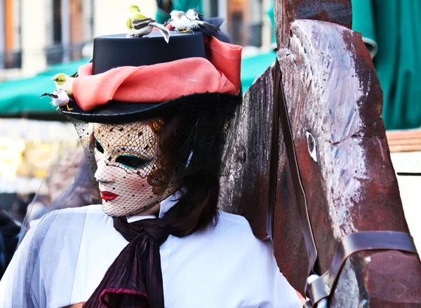 Maschera di garofano su carnevale di Venezia 2012 — Foto Stock