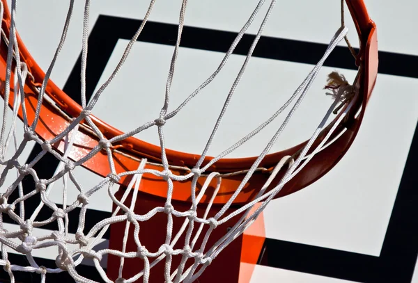 Basketballrand und Netz — Stockfoto