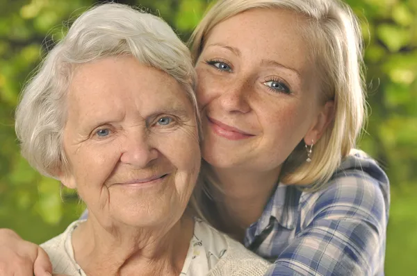Großmutter und Enkelin. Stockbild