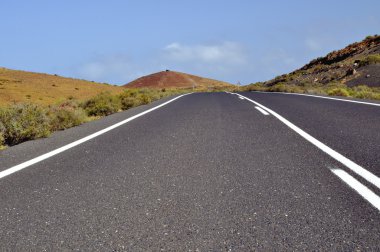 Yolun ortasında playa blanca - lanzarote, Kanarya Adaları