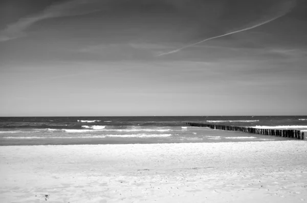 Sand, stranden, havet och himlen .. — Stockfoto