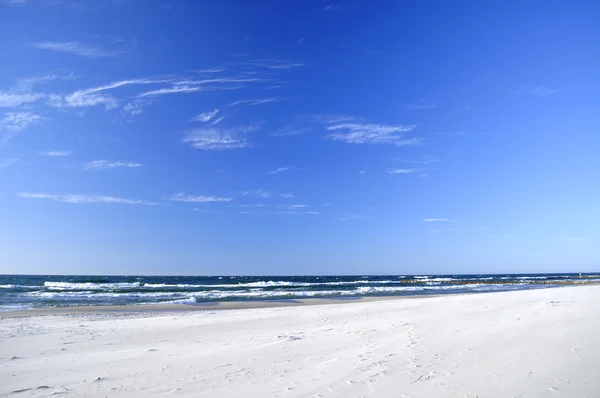 Пісок, пляж, море, небо  .. — стокове фото