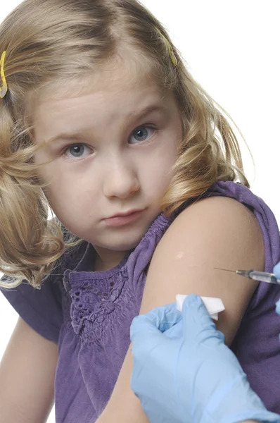 Vacinação de crianças em um branco — Fotografia de Stock