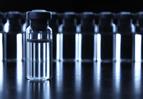 Injektionsflaskor med medicinering — Stockfoto
