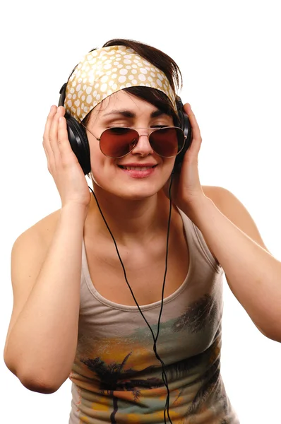 音楽を聴く若い女性. — ストック写真