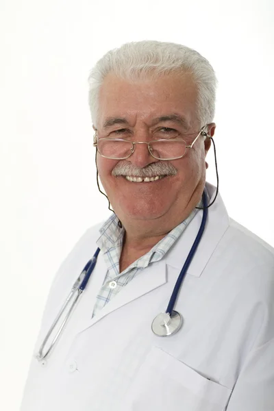 Smiley älterer Arzt — Stockfoto