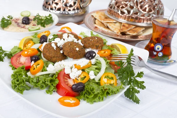 Falafel Salad with Pita and Hummus — Stock Photo, Image