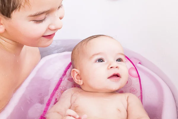 Çocuklara Banyo zamanı — Stok fotoğraf