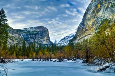 Ayna göl Yosemite