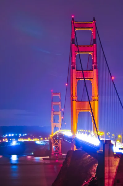Мост Золотые ворота ночью — стоковое фото