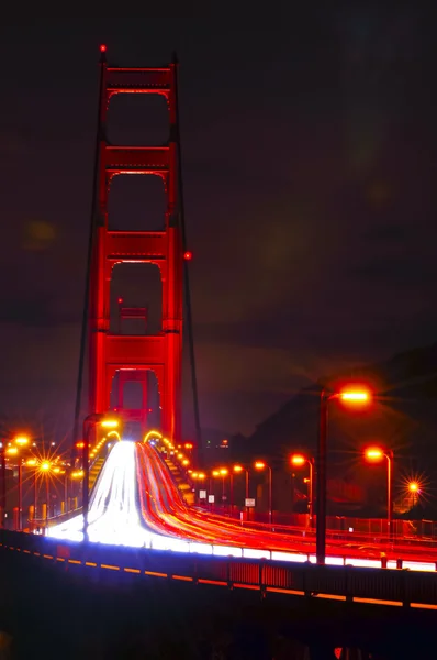 Золоті ворота міст вночі — стокове фото