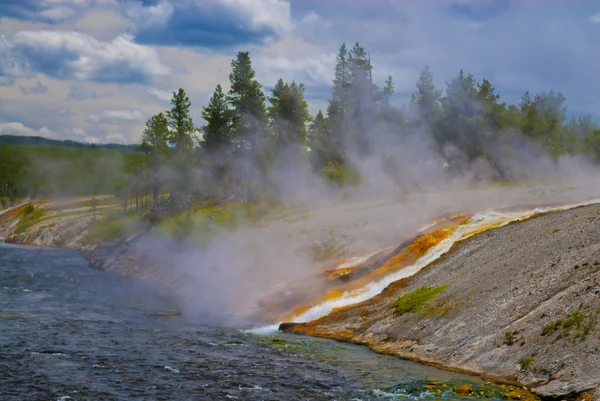 Firehole річка Yellowstone — стокове фото