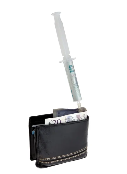 Injeção de dinheiro de libras esterlinas em uma carteira — Fotografia de Stock