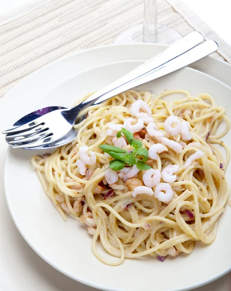 Spaghetti mit Garnelen Stockfoto