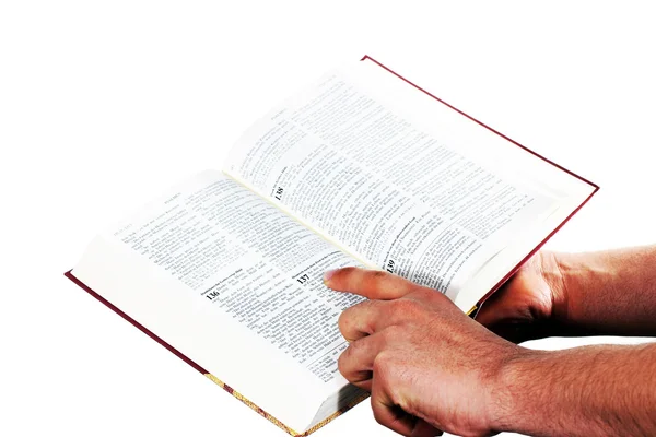 Рука молящаяся держит открытую библию — стоковое фото