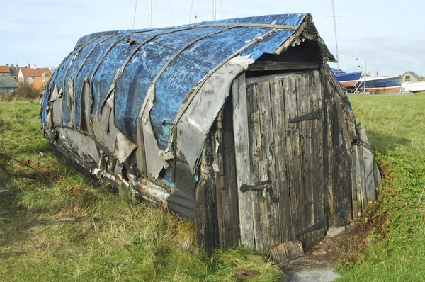 Alte Bootshütte auf der Insel Lindisfarne — Stockfoto