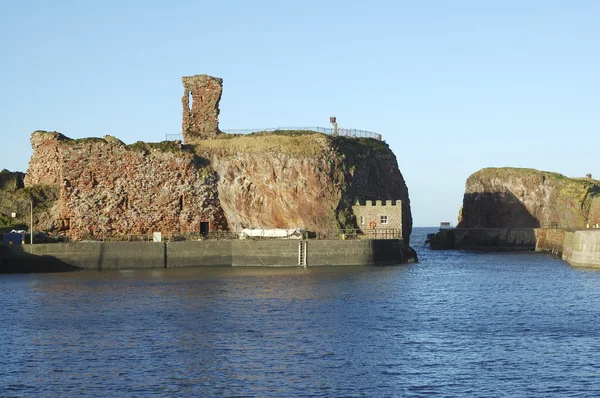 stock image Old Dunbar castle and harbour entrance