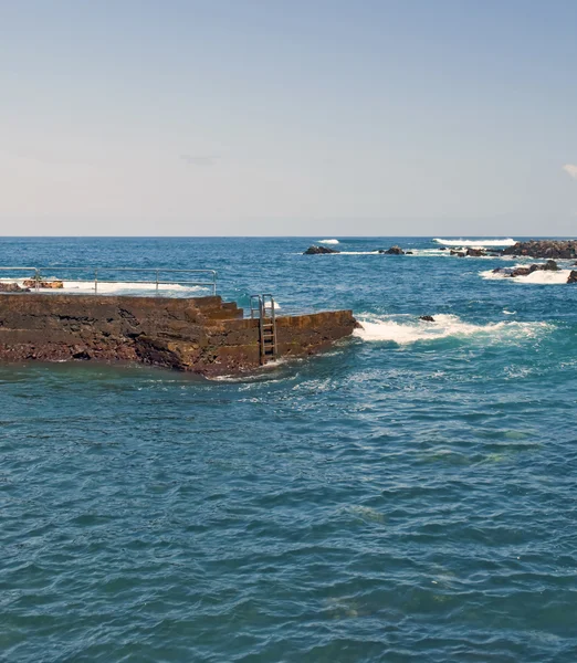 Muelle con escalera — Foto de Stock