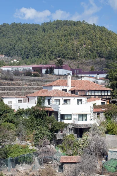 Casas en la ladera del vilaflor — Foto de Stock