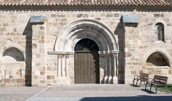 Portico van een kerk — Stok fotoğraf
