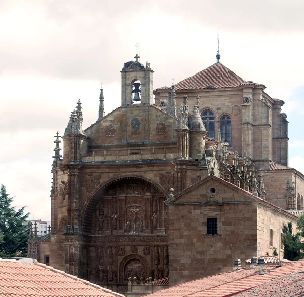 Gevel van de kerk van salamanca — Stockfoto