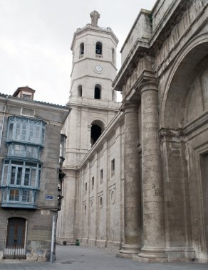 Katedral çan kulesi