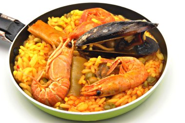 Deniz ürünleri paella