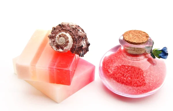 Červené mýdlo s koupelové soli — Stock fotografie