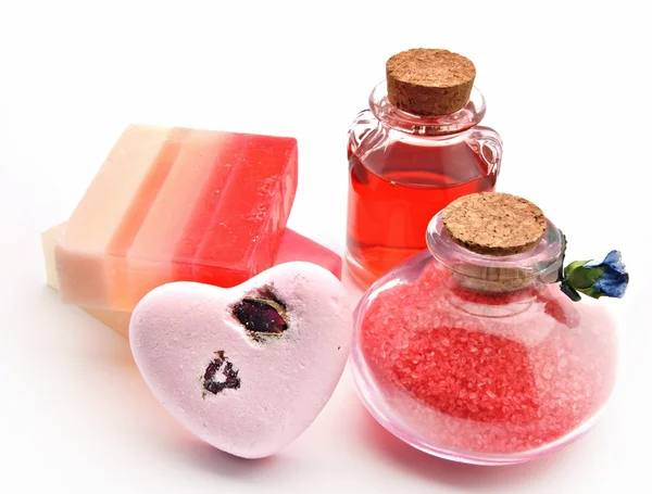 Красное мыло с солью для ванн — стоковое фото