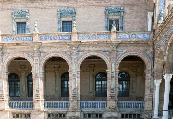 Fassade des historischen Gebäudes — Stockfoto