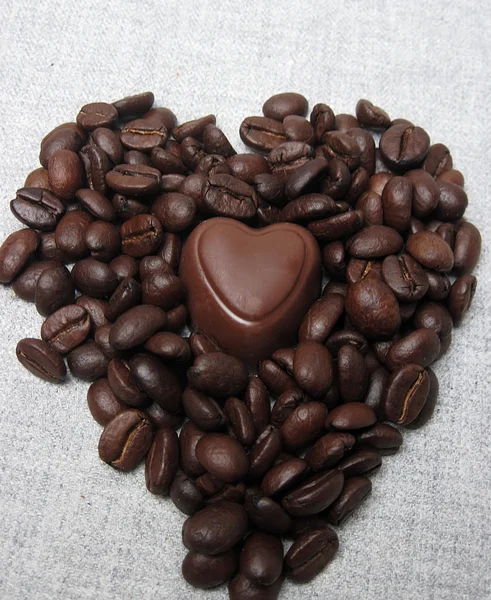 Coração de grãos de café — Fotografia de Stock