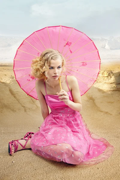 Beautiful girl with sun umbrella — Stock Photo, Image