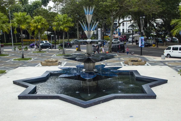 喷泉附近清真寺马来西亚 — 图库照片