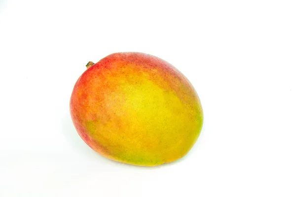 Świeże mango na białym tle — Zdjęcie stockowe