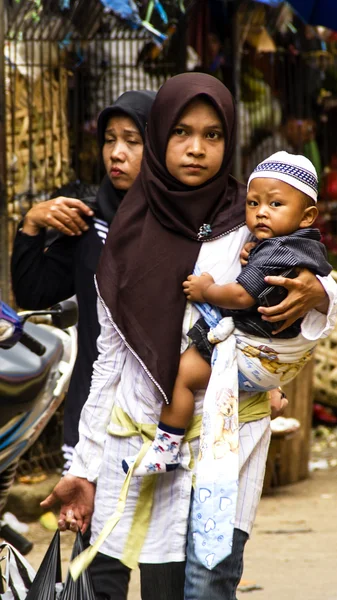 stock image Moslim indonesian woman with her child