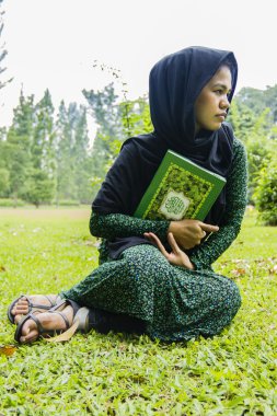 siyah Fularlı Endonezya moslim kız