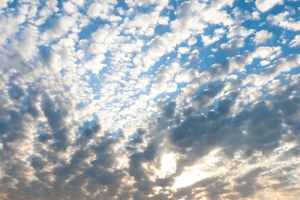 Sol detrás de las nubes — Foto de Stock