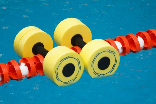 Halteres para aeróbica aquática — Fotografia de Stock