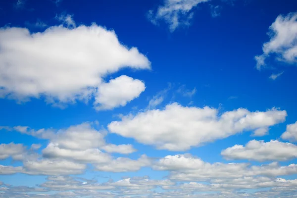 Klarblå himmel — Stockfoto