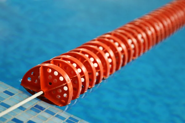 Línea roja de plástico en la piscina —  Fotos de Stock