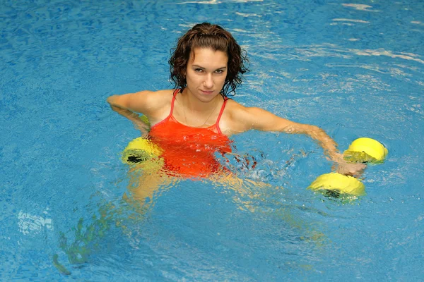 Woman in water with dumbbels — Stock Photo, Image
