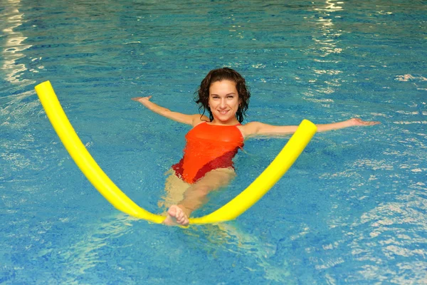The woman does exercise in water — Stock Photo, Image