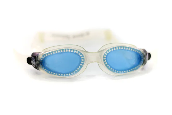 Blaue Brille zum Schwimmen auf Weiß — Stockfoto